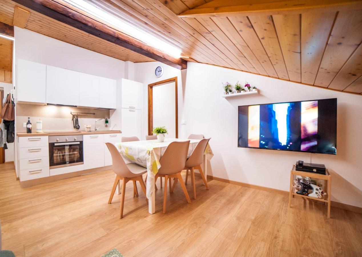 Apartamento La Mansarda Di Emma Pinzolo Exterior foto