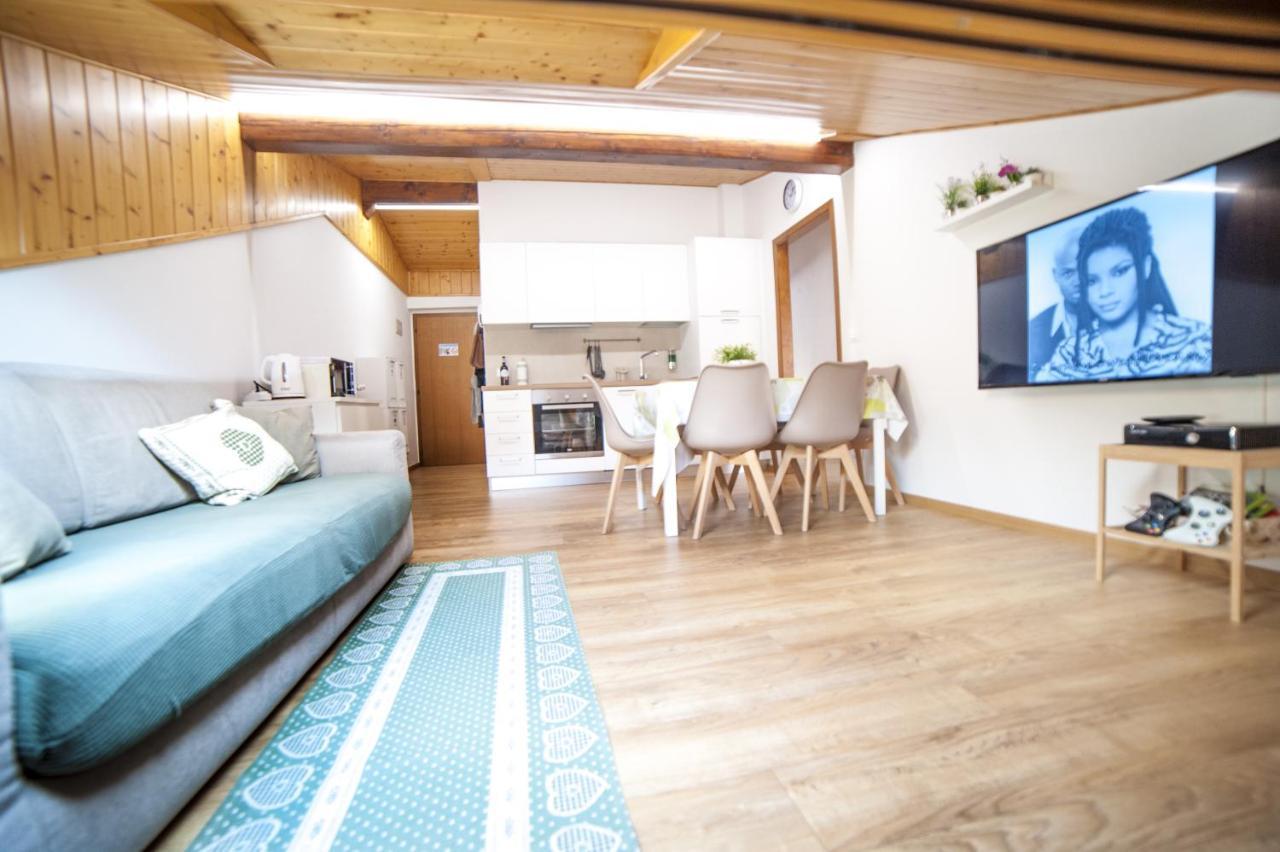 Apartamento La Mansarda Di Emma Pinzolo Exterior foto